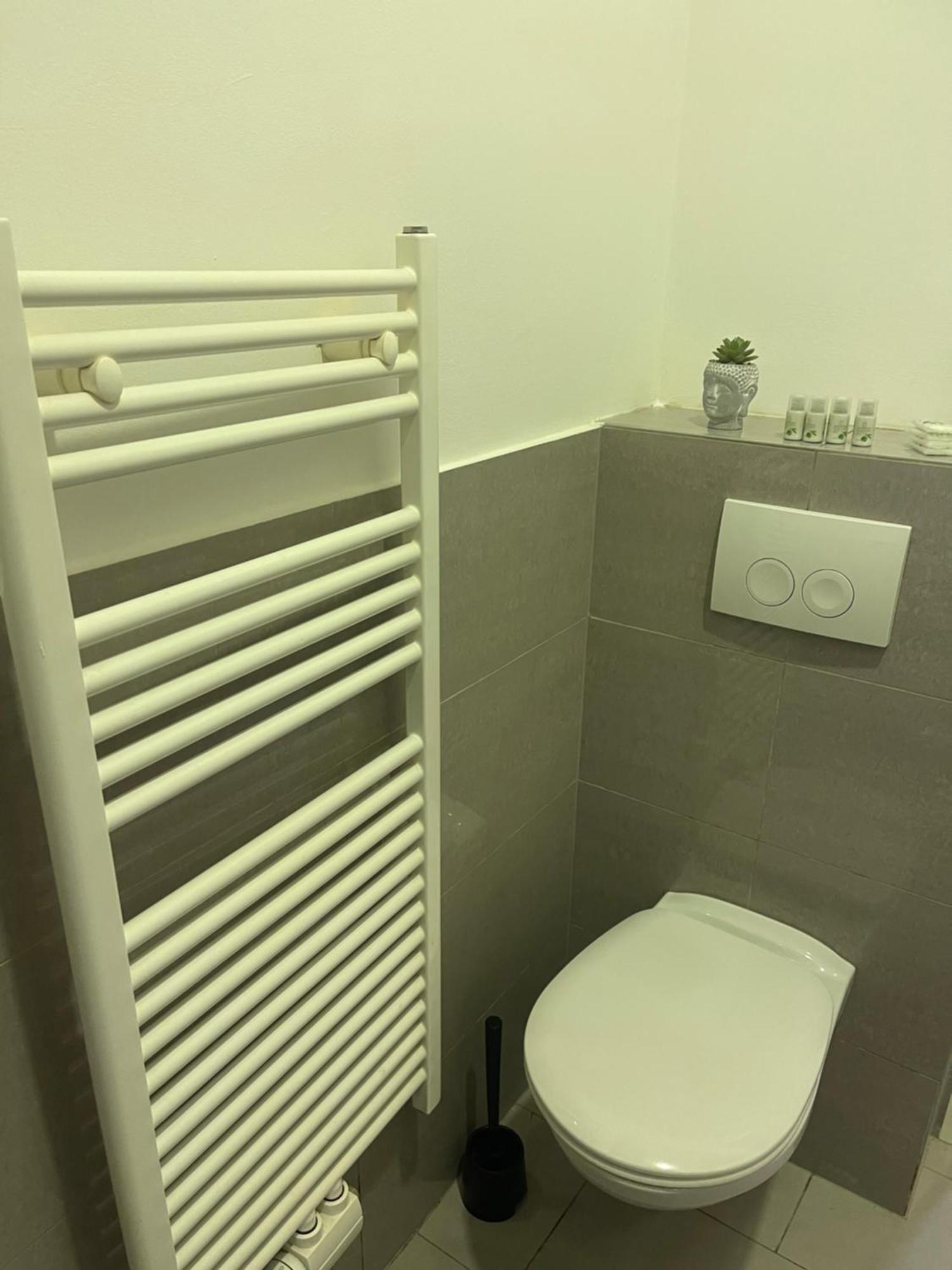 Cozy-5-Person Apartment In Vienna 5 외부 사진